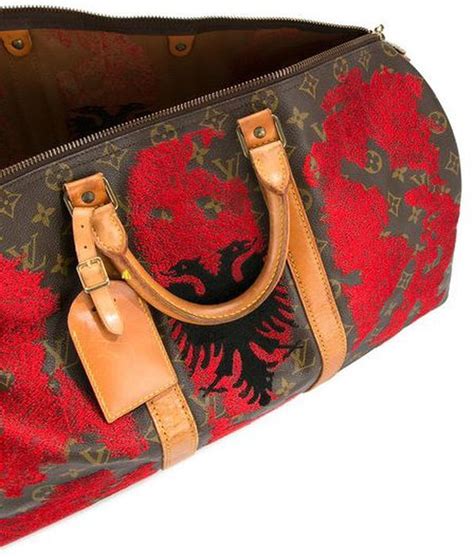 The prestigious brand 'Louis Vuitton' puts on sale the bag with the 